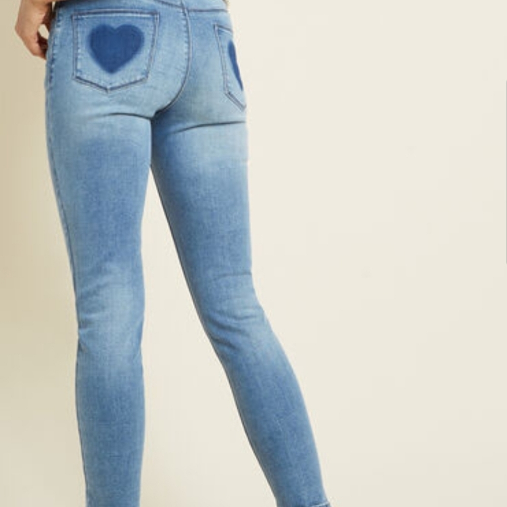 LOW-RISE ANTHROPOLOGIE JEANS!